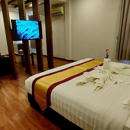 Royal Crown Hotel Yangon Luaran gambar