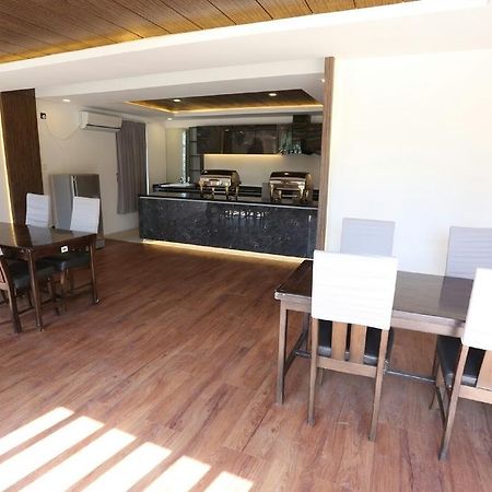 Royal Crown Hotel Yangon Luaran gambar
