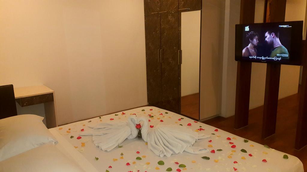 Royal Crown Hotel Yangon Luaran gambar