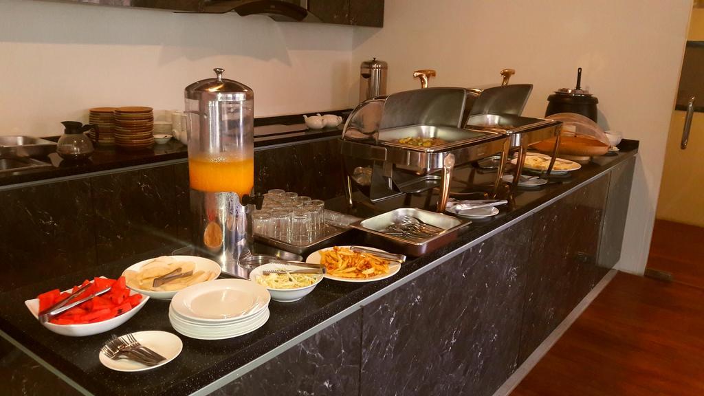 Royal Crown Hotel Yangon Luaran gambar