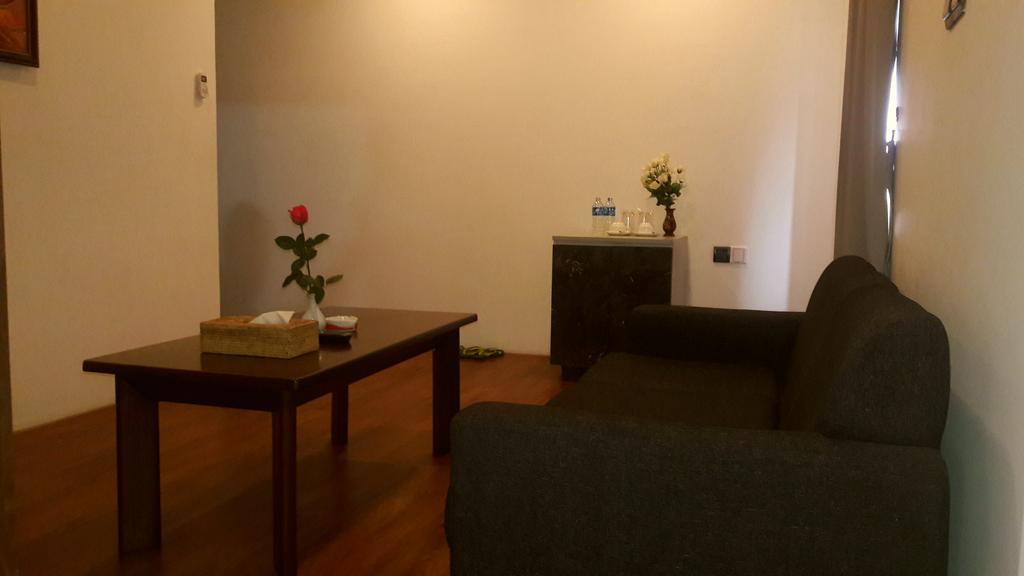 Royal Crown Hotel Yangon Luaran gambar